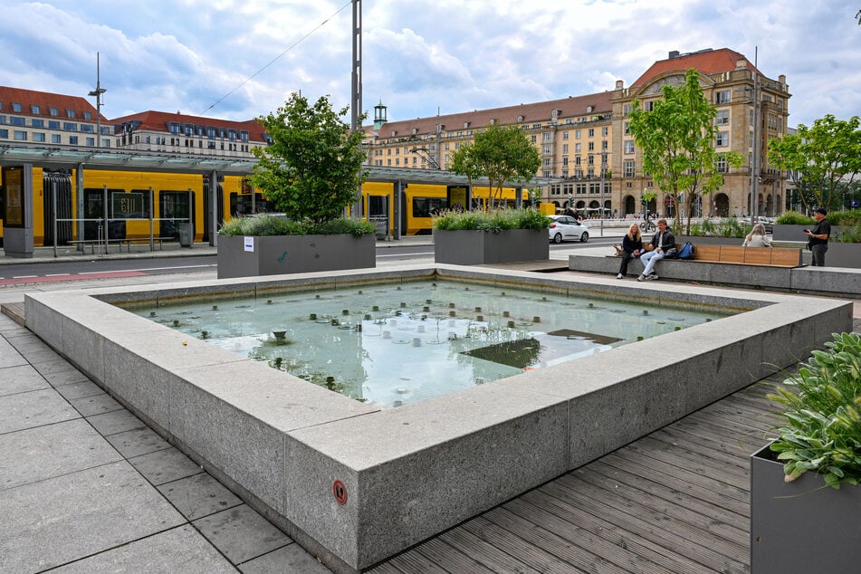 Um Strom zu sparen, sprudeln die Brunnen vor dem Kulturpalast nur noch von 15 bis 17 und 20 bis 22 Uhr.