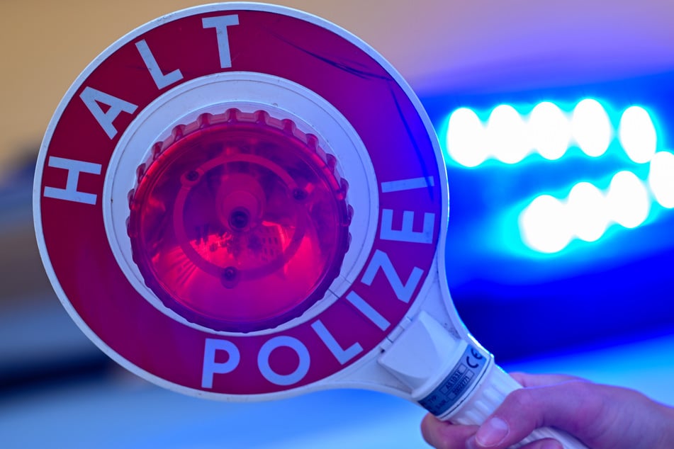 Die Flucht vor einer Kontrolle und der Versuch, die Beamten auszutricksen, haben nicht geholfen. (Symbolbild)