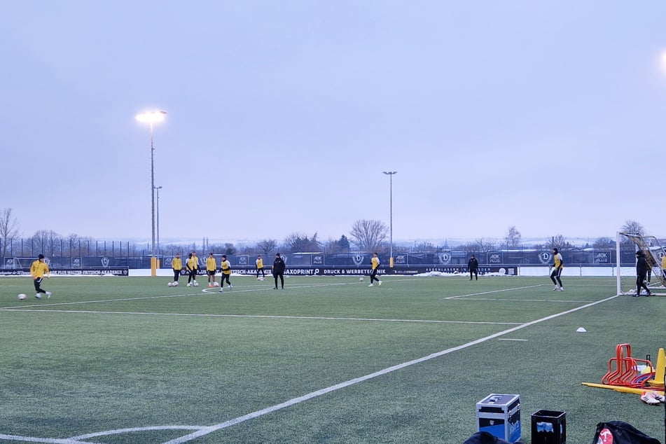 Auch von Eis und Schnee ließen sich die Dynamo-Profis nicht stoppen.