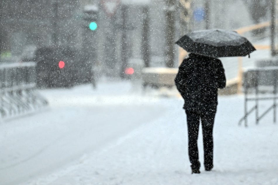 An diesem Wochenende ist das Wetter in NRW ziemlich durchwachsen: Erst soll es mancherorts schneien, am Sonntag wird es jedoch verbreitet mild. (Archivbild)