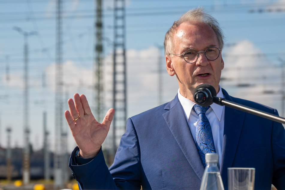 Wer soll jetzt mit wem regieren? Haseloff: "Ideologien können wir uns nicht mehr leisten!"