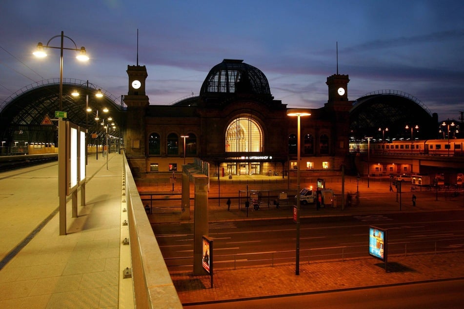 Immer wieder muss die Polizei am Dresdner Hauptbahnhof durchgreifen. (Archivbild)