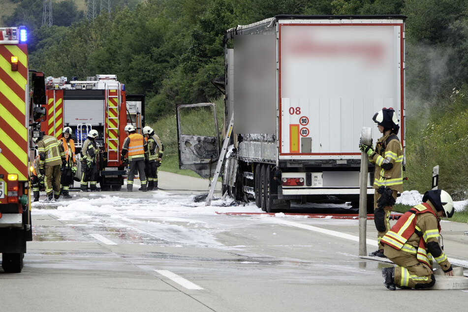 Die Feuerwehr hatte mit den Bergungsarbeiten allerhand zu tun.