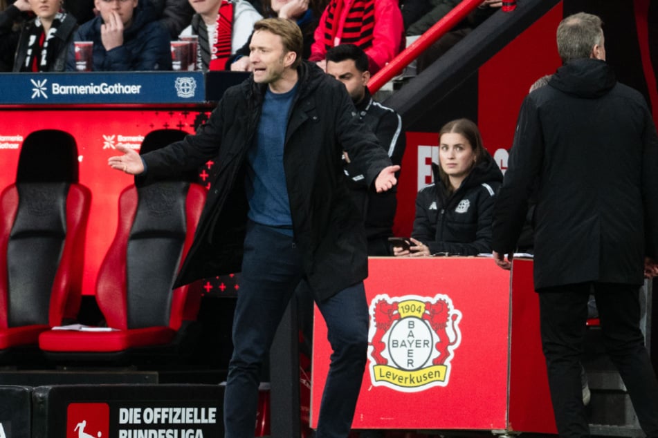 Bayer-Leverkusen-Sportchef Simon Rolfes (44) war nach dem 2:2-Unentschieden gegen den FC Augsburg bedient. (Archivbild)