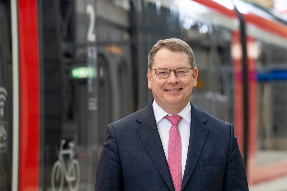 VVO-Geschäftsführer Burkhard Ehlen (55) ist stolz auf die Geschichte der S-Bahn.
