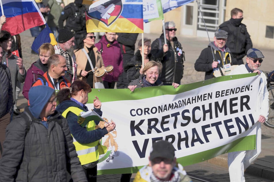 Dresden: Großdemo von Querdenkern gegen Corona-Beschränkungen in Dresden