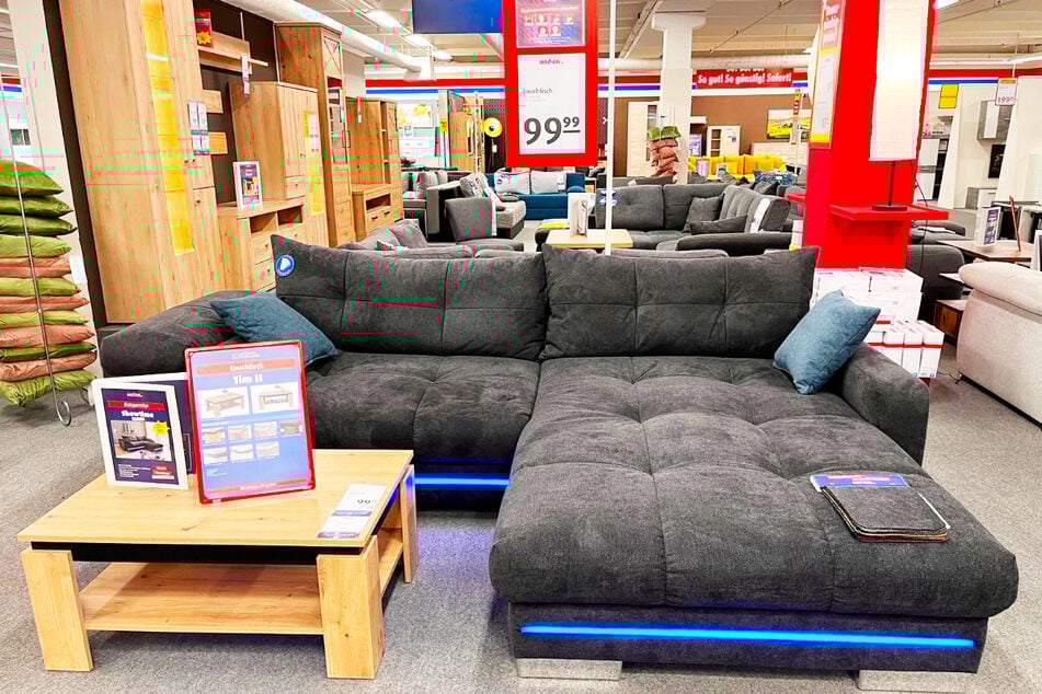 Am verkaufsoffenen Sonntag (19.4.) gibt's bei ROLLER in Bous nicht nur 20 Prozent Rabatt beim Möbelkauf², sondern auch eine 0 Prozent-Finanzierung für Küchen¹.