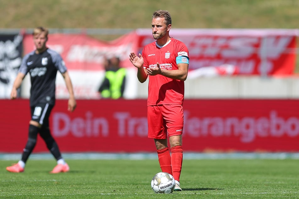 Er wurde gefeiert: FSV-Spieler Mike Könnecke hatte am Sonntag sein letztes Spiel beim FSV Zwickau.