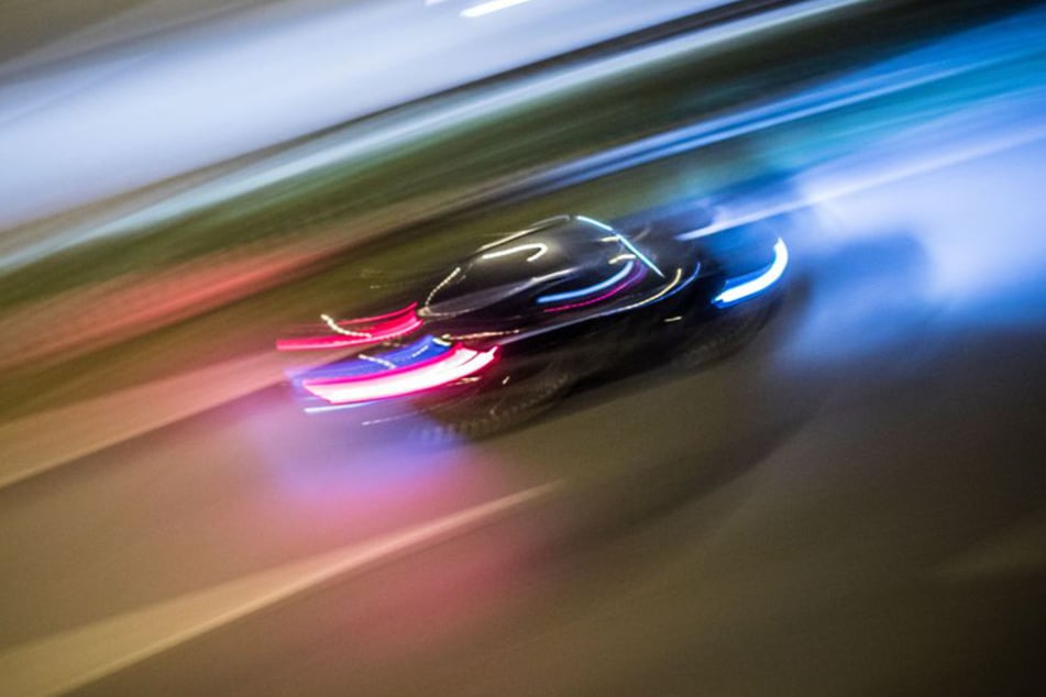 Die Ulmer Polizei verfolgte in der Nacht auf Sonntag zwei auffällige Fahrer. (Symbolfoto)