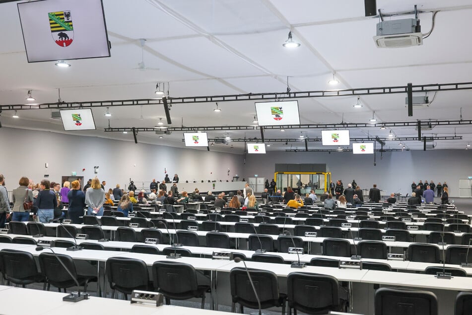 Viele Geschädigte sind heute als Nebenkläger mit ihren Anwälten vor Ort.