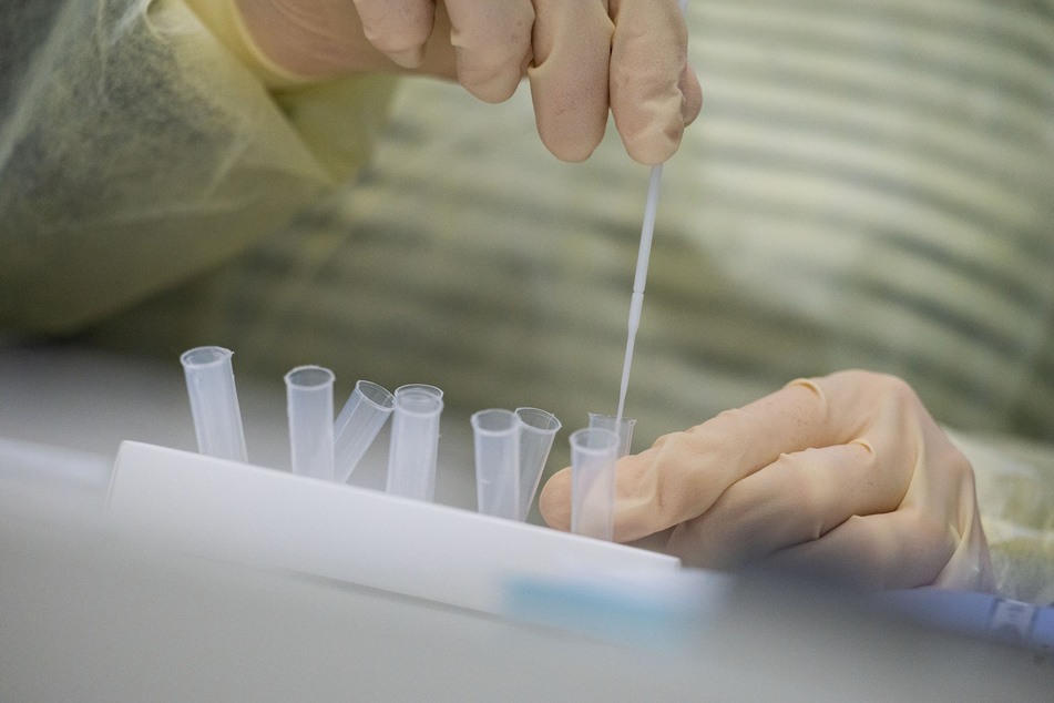 Ungeimpfte Spieler müssen bei Hertha BSC für die PCR-Tests künftig selbst zahlen. (Symbolbild)
