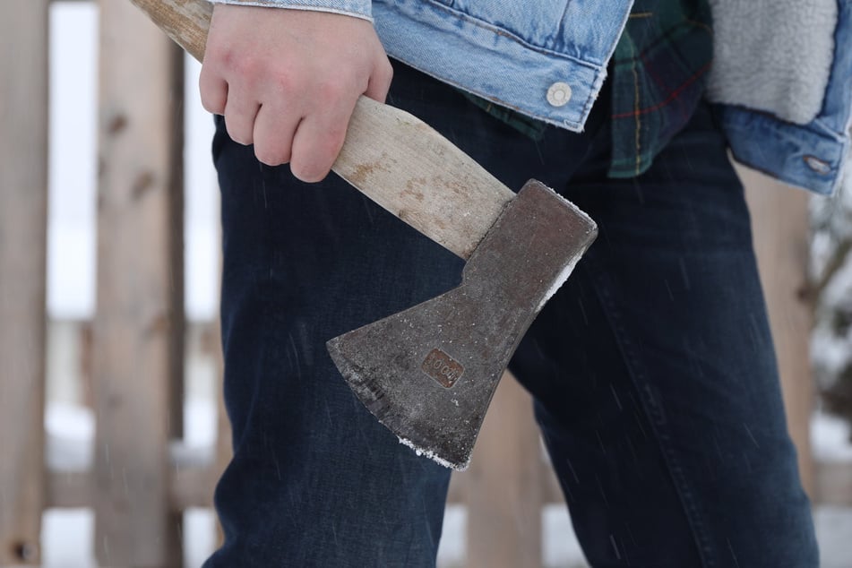 Im Bereich der Justus-Liebig-Straße/Menzelplatz hat ein Mann einen anderen mit einer Axt attackiert. (Symbolfoto)