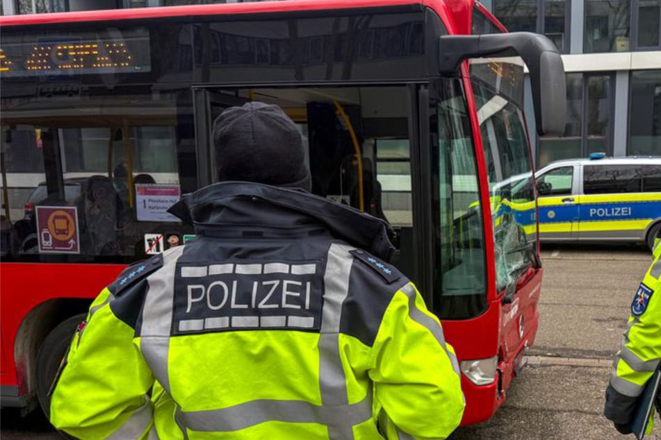 Bus-Unfall in Karlsruhe: Schwerverletzte in Klinik geflogen