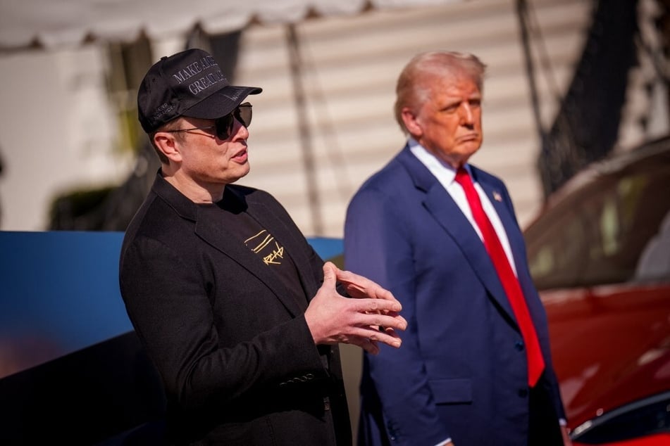 President Donald Trump (r.) and Elon Musk support a human mission to Mars.