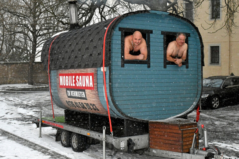 Eine Sauna auf Rädern zu mieten und sie aufs eigene Grundstück stellen zu lassen, ist bisher nicht verboten.