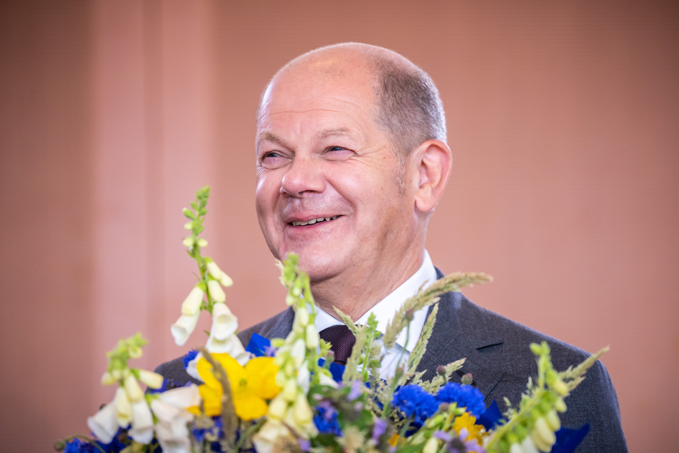 Bundeskanzler Olaf Scholz (65, SPD) fiebert der Heim-EM 2024 voller Vorfreude entgegen.
