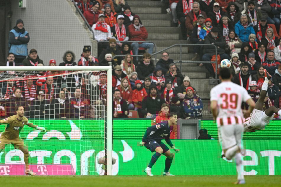 Das traumhafte Fallrückziehertor von Ache wurde von den Fans im März zum "Tor des Monats" gewählt.