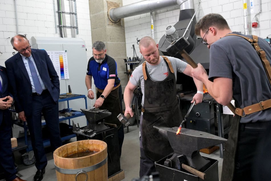 Bundeskanzler Friedrich Merz (70, CDU) besuchte im Oktober in Dresden das Bildungszentrum der Handwerkskammer. Damit Zentren dieser Art modernisiert werden können, wird mehr Geld bereitgestellt.