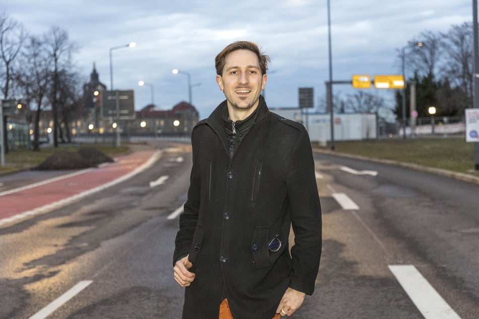 Aktivist Bertrand Zunker (33) von der "Initiative Carolabrücke" setzt sich weiter für einen offenen Ideenwettbewerb ein.