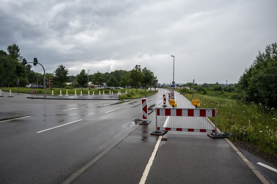 Eine Brücke soll den Radweg in Zukunft über die Kalkstraße führen. (Archivbild)