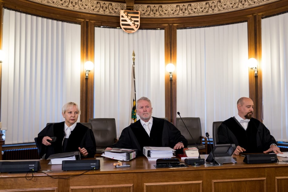 Die Richter der 8. Strafkammer unter Vorsitz von Rüdiger Harr (M.) schauten am Mittwoch Netflix im Gerichtssaal.