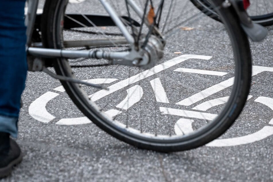 Der Fahrradweg an der Kreuzung zum Niehler Kirchweg in Köln-Riehl wurde umgebaut und für den Radverkehr sicherer gemacht. (Symbolbild)