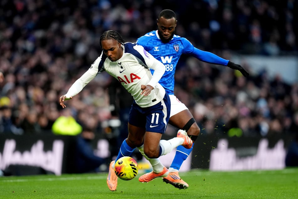 Zu Saisonbeginn wurde er zum FC Sunderland verliehen.