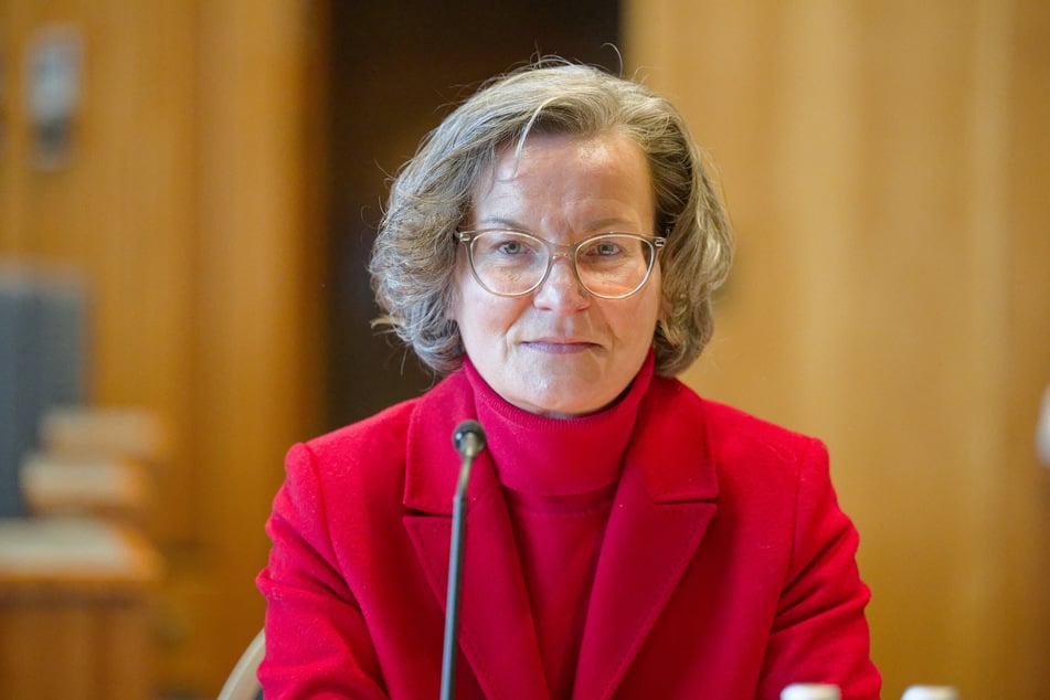 Laut Bauministerin Ina Scharrenbach (49, CDU) ist mit der Finanzspritze in den kommenden beiden Jahren viel zu erreichen: unter anderem bezahlbare Mieten und mehr Geld für den Traum vom Eigenheim.