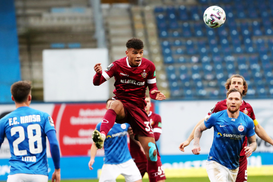 War auch im Luftkampf präsent: Ransford Königsdörffer (19).
