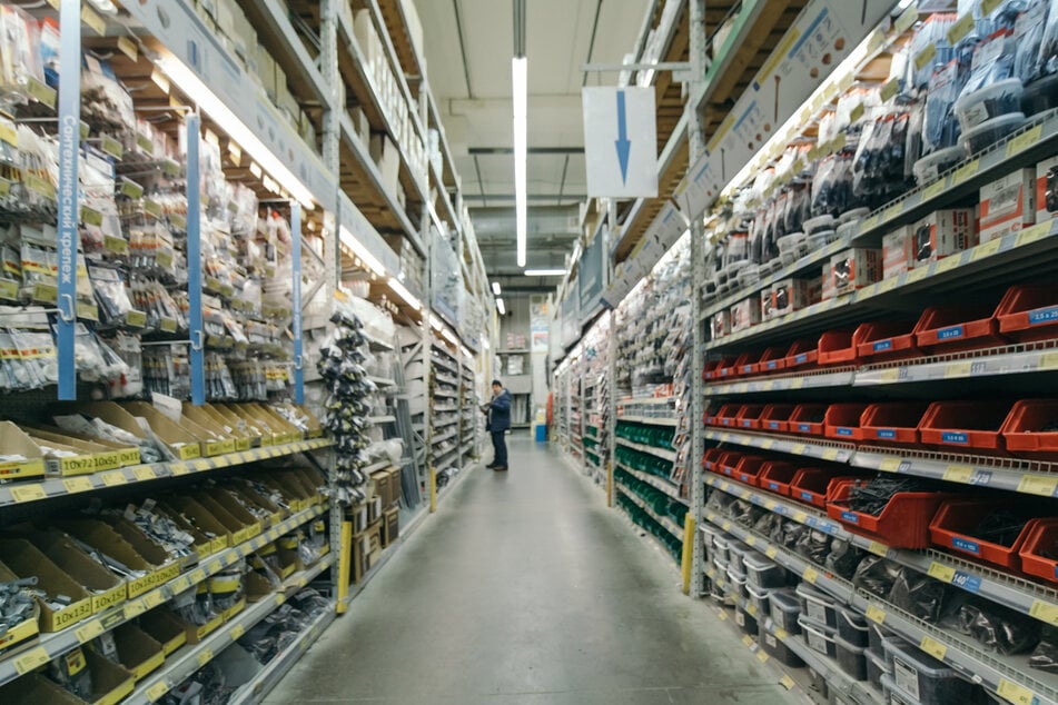 Der Beschuldigte versuchte, 13 Handbrausen aus einem Baumarkt zu klauen. (Symbolbild)