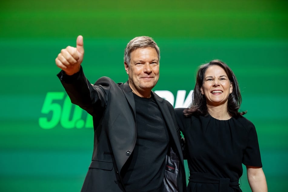 Habeck kann im Wahlkampf auf die Unterstützung von Außenministerin Annalena Baerbock 43, r.) zählen.