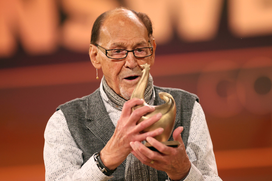 Schauspieler Herbert Köfer (99) erhielt die Auszeichnung bereits zum zweiten Mal für sein Lebenswerk.