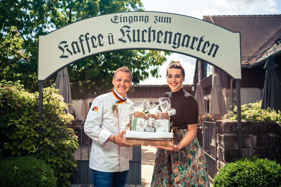 Bäckermeister Andreas Wippler (45) und seine Kollegin Theresa Schuster (30) stellten das Brennnessel-Toastbrot - die "Bissige Gärtnerin" - vor.