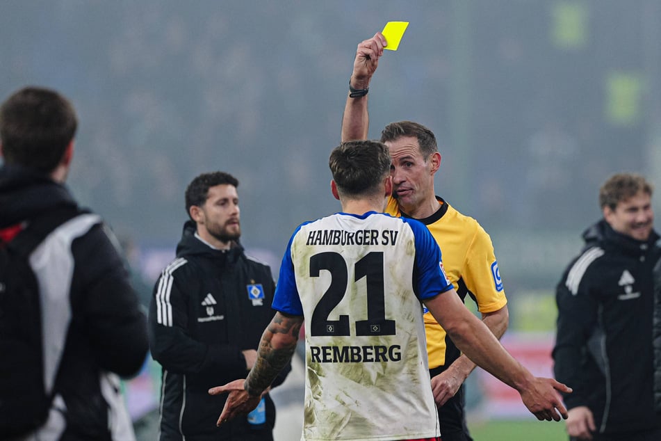 Schiedsrichter Sascha Stegemann (41) zeigte Nicolai Remberg (25) sah nach der Partie die gelbe Karte - eine mit Folgen.