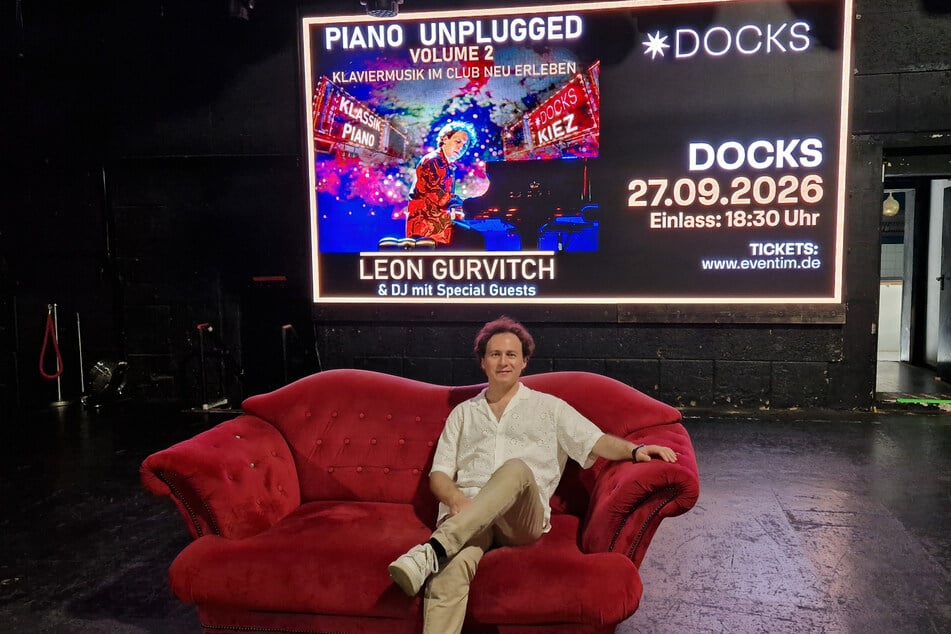 Statt auf dem roten Sofa sitzt Komponist Leon Gurvitch (47) im September im DOCKS wieder am 2,74 Meter langen Bechstein-Konzertflügel.