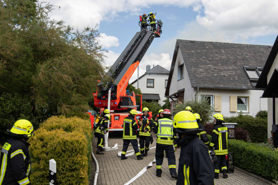 Die Berufsfeuerwehr Plauen und die Freiwillige Feuerwehr Jößnitz waren vor Ort im Einsatz.