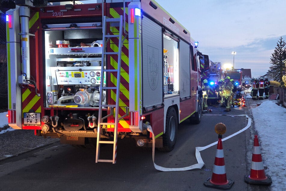 Einfamilienhaus fängt auf mysteriöse Weise Feuer: Riesen-Schaden!