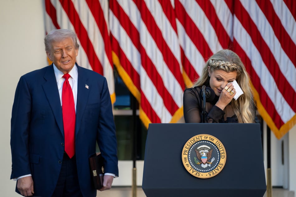 US-Präsident Donald Trump (79) zeigt sich öffentlich als enger Vertrauter von Erika Kirk (36), die er seit dem Tod ihres Ehemannes tatkräftig zu unterstützen scheint.