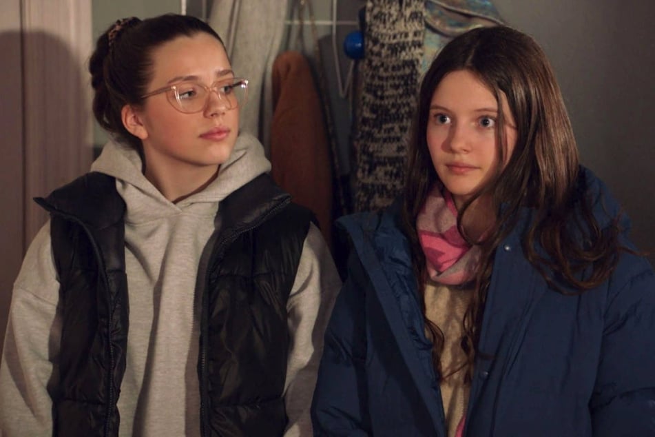 Kate und Helena konfrontieren Moritz mit ihren homophoben Ansichten.