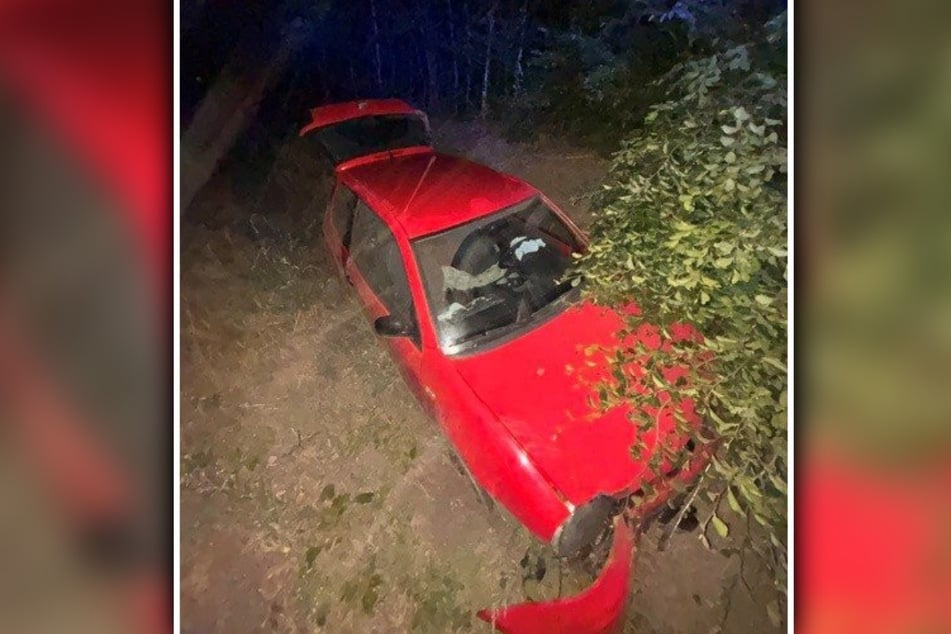 Der Fahrer konnte sein verunfalltes Auto ohne Verletzungen verlassen.