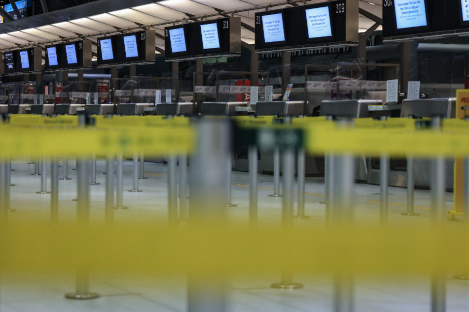 Mit einer gehörigen Portion Glück ging den Beamten der Gesuchte am Flughafen Düsseldorf ins Netz.