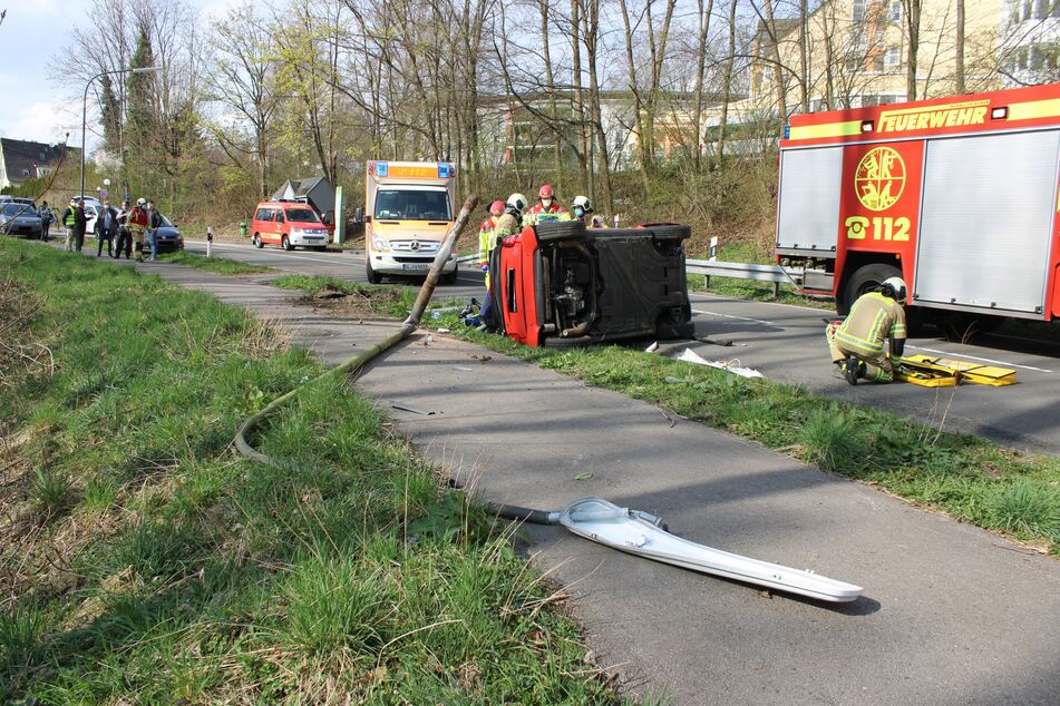 Für die Dauer der Unfallaufnahme musste die Dhünner Straße gesperrt werden.