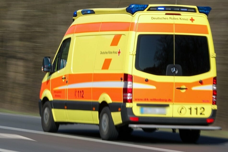 Unfall A111: Crash auf der A111 mit drei Schwerverletzten: Rettungskräfte müssen Kind (7) reanimieren
