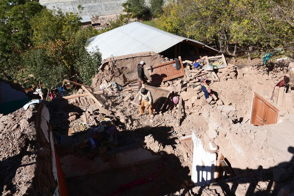 Schweres Erdbeben: Mehr als 1000 Tote und erschwerte Rettungsarbeiten