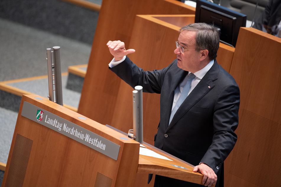 NRW-Ministerpräsident Armin Laschet (CDU) hält längere Winterferien wegen Corona für eine "denkbare Möglichkeit".