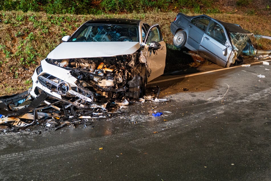 BMW bei Horror-Crash in zwei Teile gerissen - Insassen teils lebensgefährlich verletzt