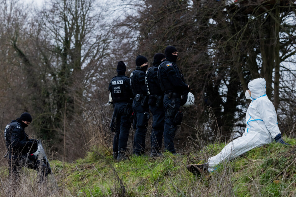 Schon am vergangenen Montag begannen Einsatzkräfte der Polizei das besetzte Lützerath zu räumen.