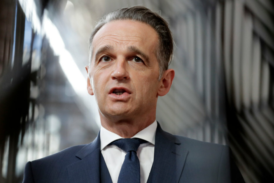 Heiko Maas (54, SPD), Bundesaußenminister, spricht mit Journalisten vor einem Treffen der EU-Außenminister im Gebäude des Europäischen Rates.