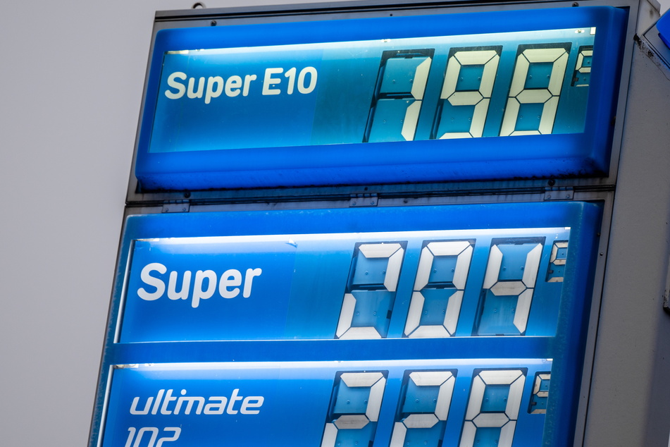 2,04 Euro kostete der Liter Superbenzin am Freitag an der Chemnitzer Aral-Tankstelle in der Leipziger Straße.