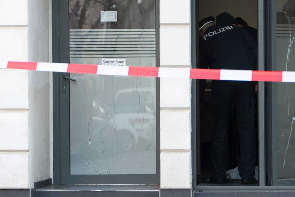 Berlin: Heftige Explosion in Charlottenburg: Mehrere Fahrzeuge und Haus beschädigt